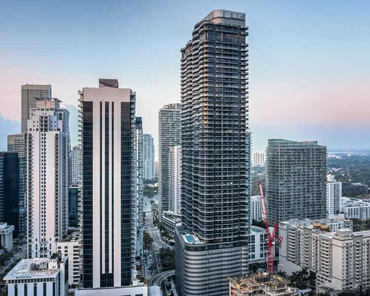 迈阿密建筑城市指南：塑造大西洋海岸热带密集风貌的22个项目 - 25 的图像 41