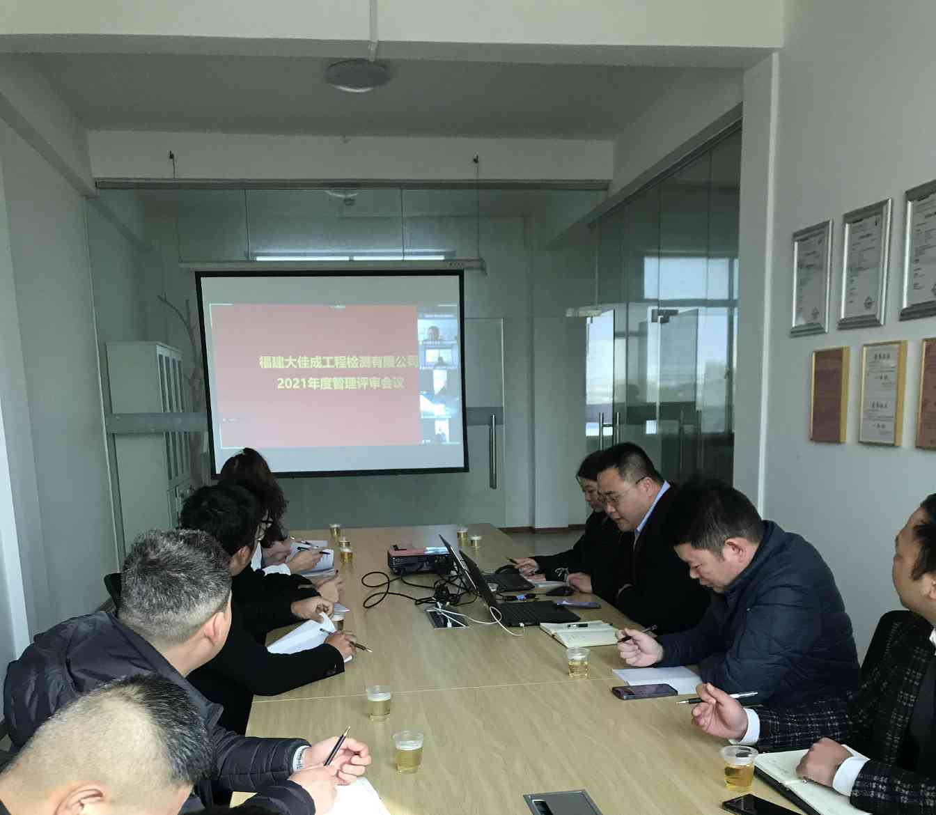 2bdf0023a3318fa7d32a9cbeb67d705.jpg 大成集团全资子公司大佳成顺利召开年度安全工作及管理评审会议(图2)