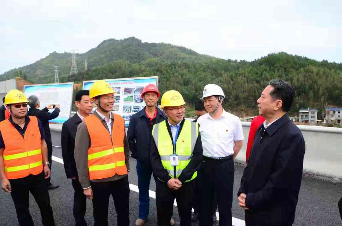 调研.jpg 交通部部长李小鹏调研我司厦蓉高速项目(图2)