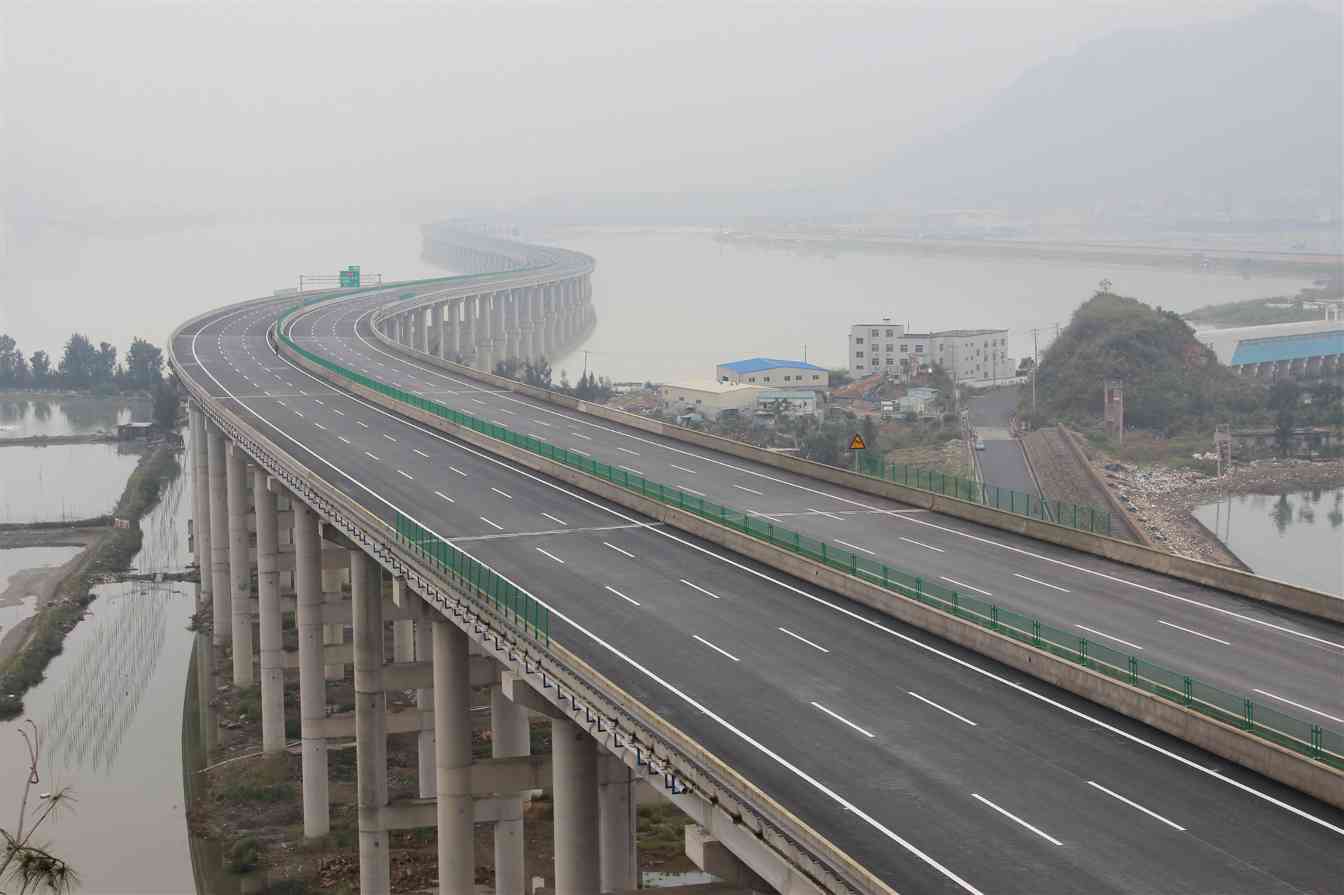 新闻宁海_副本.jpg 沈海复线宁连B1合同段顺利通车(图2)