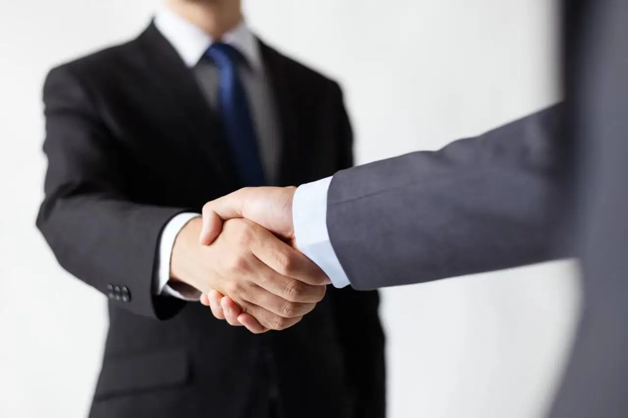 中铁六局总经理王波与菲律宾众议长马丁·罗慕尔德兹举行会谈并见证签约!(图2) 中铁六局总经理王波与菲律宾众议长马丁·罗慕尔德兹举行会谈并见证签约!(图2)