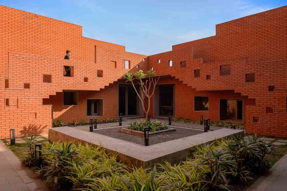 463个阶梯平台，铺满印度Prestige大学新建筑屋面(图12)